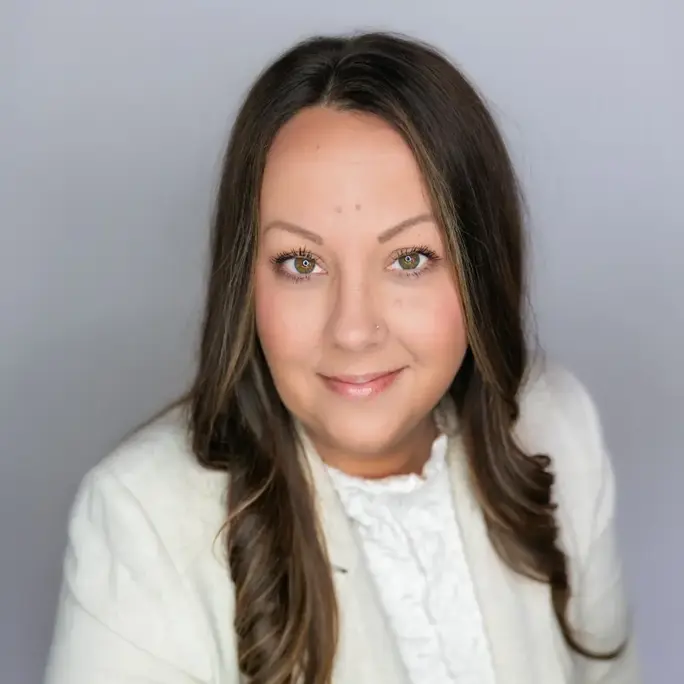 Agent Jennifer Beall