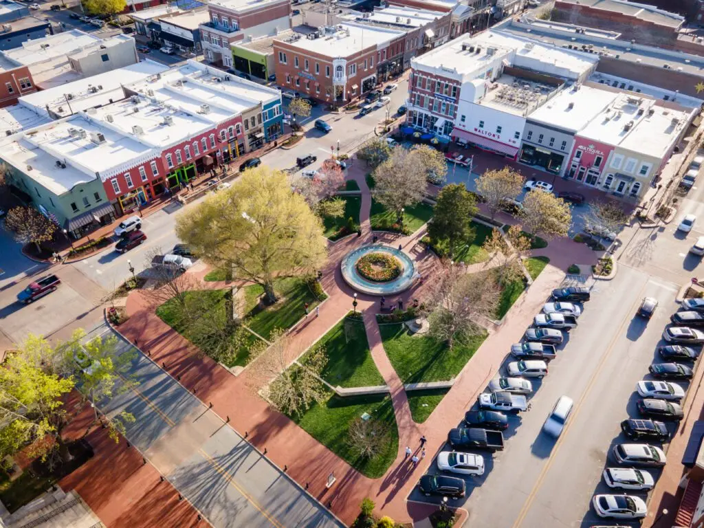 Discover Bentonville, Arkansas: A Vibrant Community with Rich History and Modern Charm

Nestled in the picturesque Ozark Mountains, Bentonville, Arkansas, is a thriving city that beautifully combines a rich cultural heritage with contemporary convenience. Known as the birthplace of Walmart, Bentonville boasts a unique blend of small-town charm and urban sophistication, making it an attractive destination for residents and visitors alike.

Bentonville’s economy is robust and diverse, driven by the retail giant Walmart and a myriad of other successful businesses. This lively city offers incredible job opportunities, particularly in retail, technology, and healthcare. As the headquarters of major corporations, Bentonville provides a dynamic environment for professionals seeking growth and stability.

Bentonville is home to a vibrant arts scene, featuring institutions like the Crystal Bridges Museum of American Art. This world-class museum showcases an impressive collection of American masterpieces and offers beautiful walking trails throughout its surrounding landscapes. The city's commitment to preserving the arts is evident in its numerous galleries, theaters, and cultural festivals.

Outdoor enthusiasts will find a paradise in Bentonville, with miles of scenic trails and parks. The city's extensive trail system, including the renowned Razorback Regional Greenway, connects residents to nature and encourages an active lifestyle. Enjoy biking, hiking, and exploring the natural beauty of the Ozarks right at your doorstep.

With its top-rated schools and family-oriented environment, Bentonville is an ideal place to raise children. The community is dedicated to providing excellent educational opportunities, with a variety of public, private, and charter schools. Families can enjoy numerous community events, parks, and recreational activities that foster a strong sense of belonging.

Bentonville’s dining scene is diverse and delicious, featuring a range of eateries that cater to every palate—from cozy cafes to upscale restaurants. Local farmers’ markets and unique food festivals showcase the region's commitment to fresh, locally sourced ingredients. Shopaholics will revel in Bentonville’s unique boutiques and shopping centers, where local artisans coalesce with national brands.

Conveniently located near major highways and just a short drive from the U.S. 49 corridor, Bentonville offers easy access to nearby cities, including Fayetteville and Rogers. The city continues to expand its infrastructure, including ongoing developments in transportation, making it even more accessible for residents and business travelers.

Bentonville, Arkansas, is more than just a place to live; it's a vibrant community rich in culture, history, and opportunity. Whether you're looking to relocate, start a business, or explore the beauty of the Ozarks, Bentonville welcomes you with open arms. Discover why Bentonville is consistently ranked among the best places to live in Arkansas, and join a community that's ready to embrace the future while cherishing its roots.