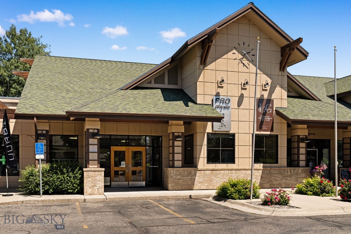 This +/-2009 sq ft commercial condo located in Oakwood Square is a great opportunity to own a space right off W Main Street. It features a versatile upstairs space of approximately 18x29ft (measurements to be verified by buyer), ideal for 3 potential office areas to accommodate various business needs. The main level offers 1487 sq ft of functional space, perfect for operations or client interactions. The main level has 1 bathroom, 1 office space, and a back area that could be used as an office, conference area, storage, or whatever may suit your needs. If buyer desires, the exercise equipment can also be purchased separately through a Bill of Sale.