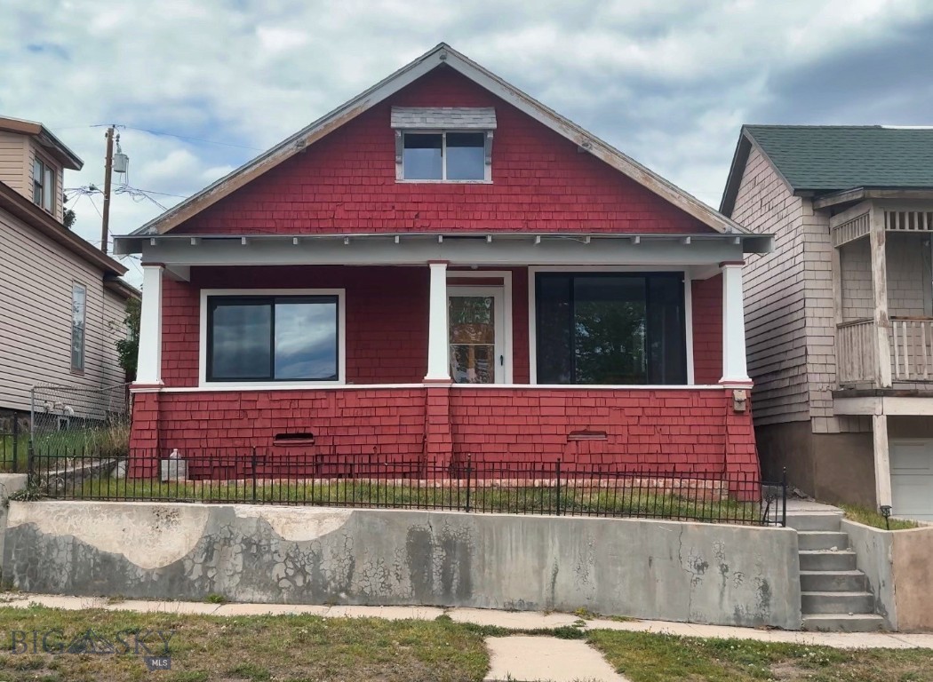 Located near Montana Technological University, this 3-bedroom, 1.5-bath home offers convenience, updates, and opportunity all in one. Inside, you’ll find thoughtful improvements already completed while still leaving room to add your own personal style and finishing touches. Whether you’re looking for a primary residence, investment property, or a home close to campus and local amenities, this property offers flexibility and potential. Enjoy comfortable living with space to make it truly your own in a location that keeps you close to everything Butte has to offer.