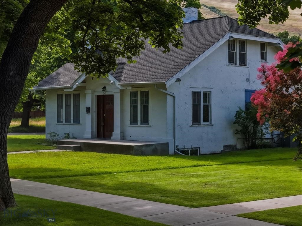 Exceptional location directly across from the University of Montana campus! Situated on the corner of Arthur and Beckwith, 541 Beckwith offers 5 bedrooms and 3 bathrooms across three levels. The floor plan provides excellent separation of space, including multiple gathering areas, a sun room, spacious kitchen, dining area, and bedrooms on each level. New paint and flooring completed in 2025. This highly walkable location offers immediate access to UM, downtown Missoula, the Clark Fork River, trails, dining, shopping, and public transportation. Whether used as a primary residence, campus-adjacent housing, or an investment opportunity, this property offers rare flexibility in one of Missoula’s most recognizable and convenient locations. Act fast, only available for a short time!