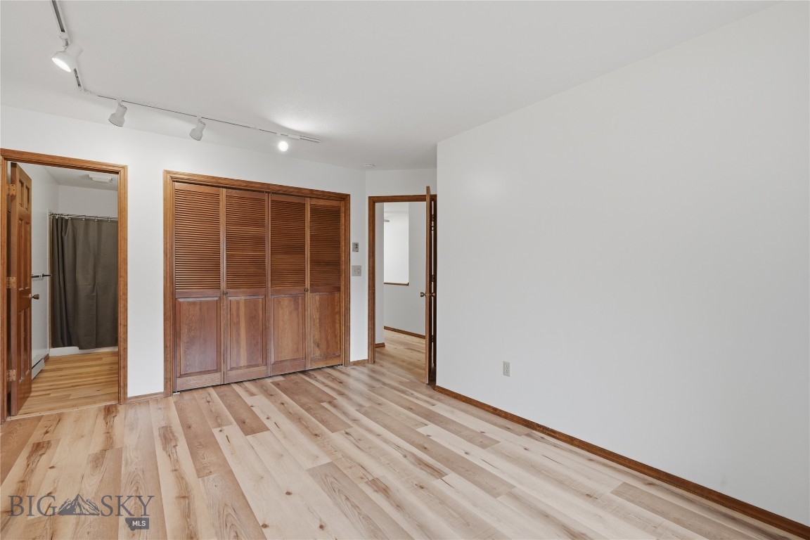 Cedarwinds Condo - Residential