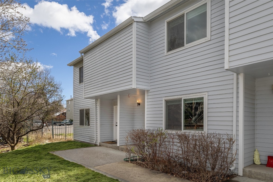 This recently updated and beautifully maintained condo, located right by the MSU campus, is truly a dream! You won’t be disappointed with the modern kitchen, updated flooring, and newer appliances. The main floor features an open-concept kitchen and living room, a generous pantry, and a convenient main-floor half bath with laundry facilities. There’s also a mudroom/storage area right off the back door, which leads to a Trex patio spacious enough for a table, chairs and a barbecue. Upstairs, you'll find three good-sized bedrooms, with large closets, and a nicely sized main bathroom with double sinks. One of the closets even has an integrated safe! This unit features a single detached garage and an additional designated parking space. This location is perfect for anyone looking to be within walking distance of the campus. Don’t miss out on this opportunity, as condos in this area don’t become available very often.