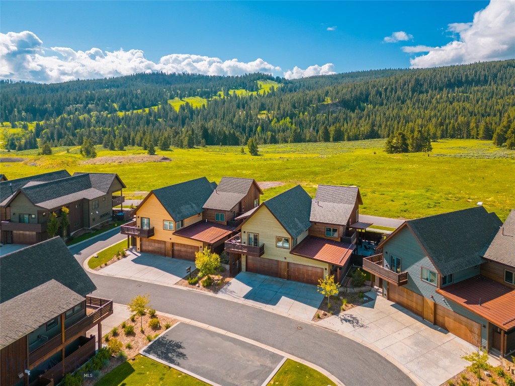 Essentia Condo - Residential