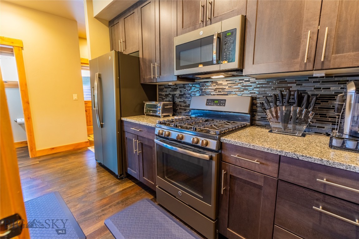 Essentia Condo - Residential