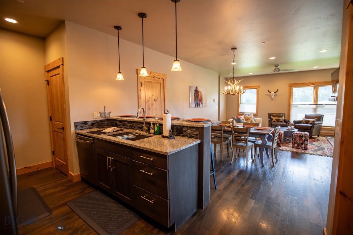 Essentia Condo - Residential