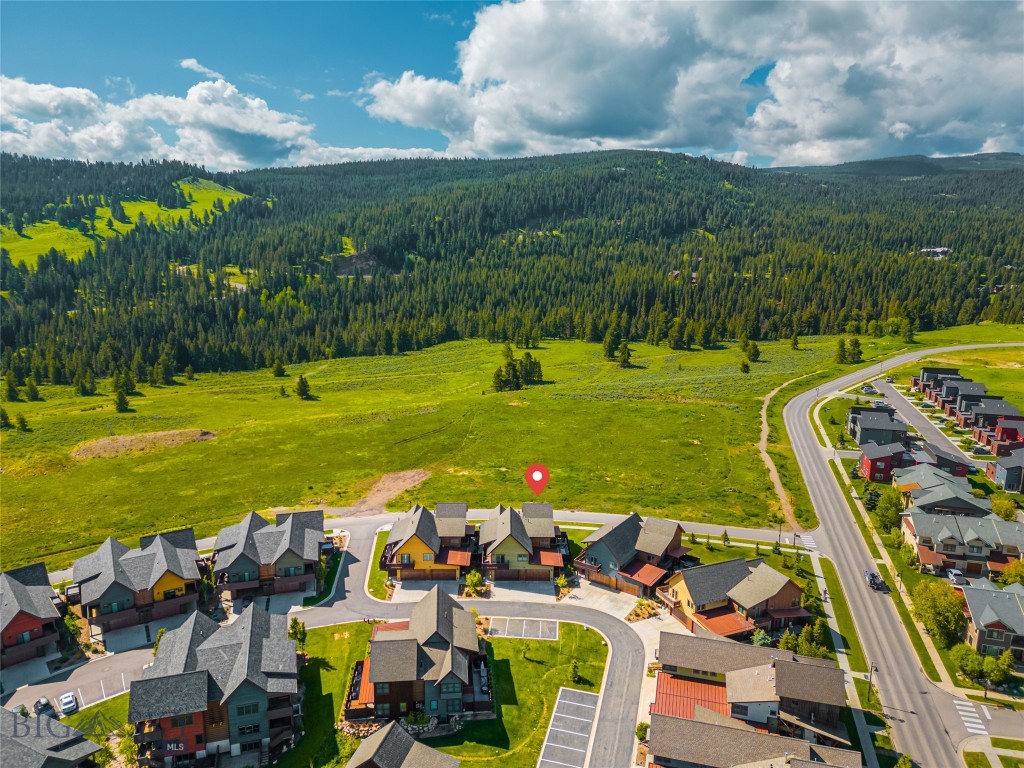 Essentia Condo - Residential
