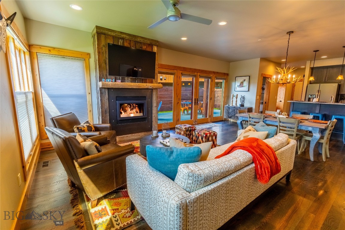 Essentia Condo - Residential