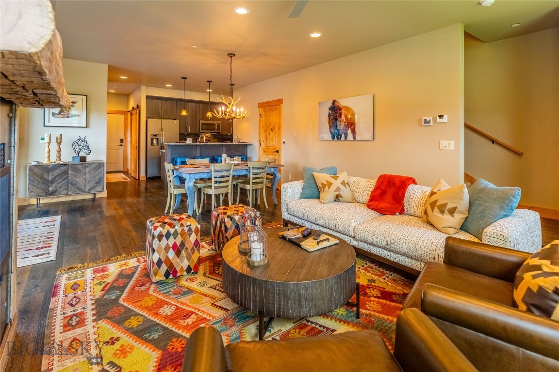 Essentia Condo - Residential