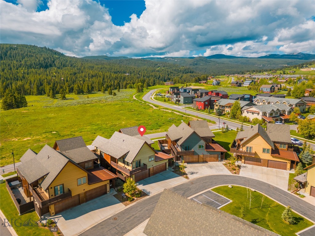 Essentia Condo - Residential