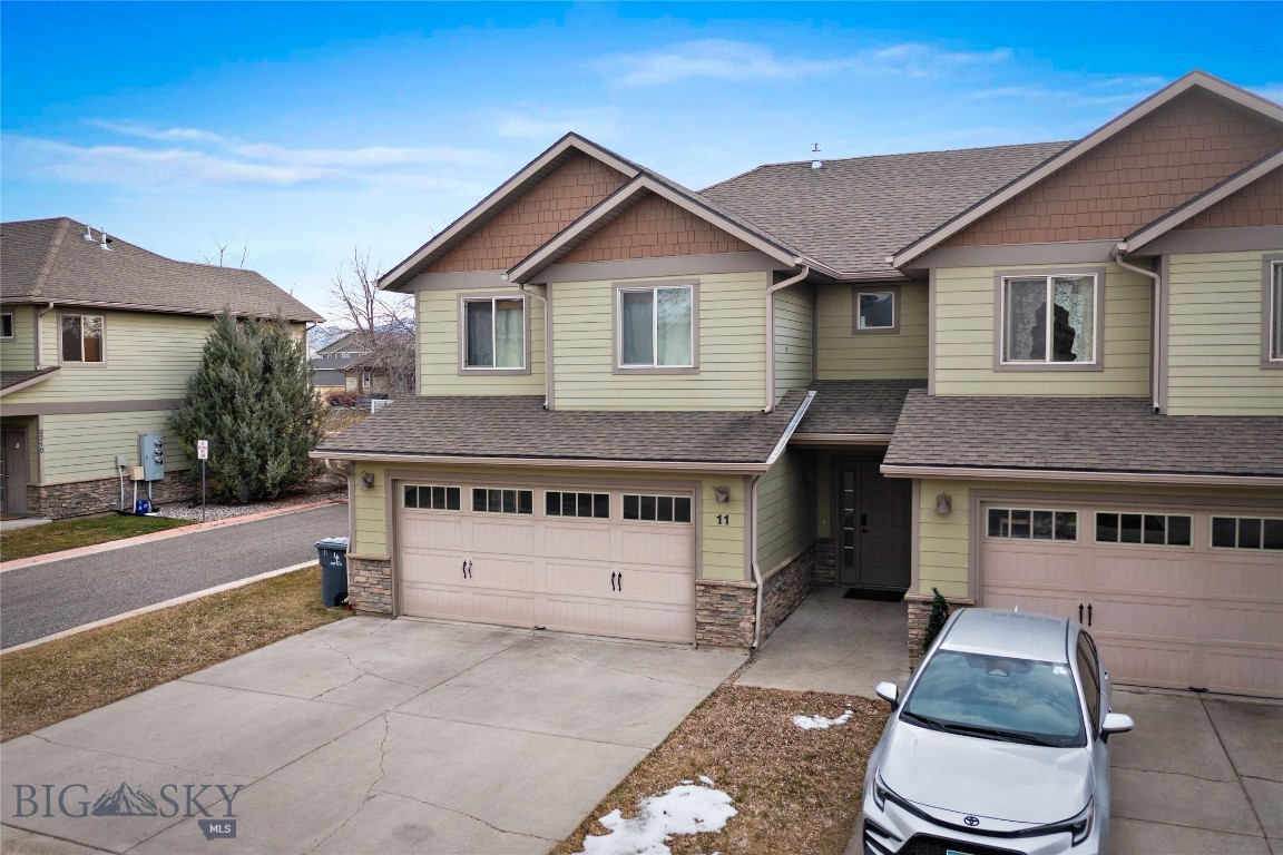 Beautifully maintained 3 bedroom, 2.5 bathroom condo offering 1,689 square feet of comfortable living in a highly desirable location. Enjoy close proximity to Costco, Target, WinCo, and Outlaw Brewery, all while benefiting from no freeway noise but quick, convenient access to the freeway entrance.

This inviting home features stainless steel appliances, tile flooring, and a cozy gas fireplace perfect for relaxing evenings. Step outside to a south-facing back patio, ideal for soaking up the sun and enjoying outdoor time year-round.

An excellent opportunity for both homeowners and investors alike—previous tenants were paying $2,600 per month.

Call your favorite Realtor today to schedule a showing!