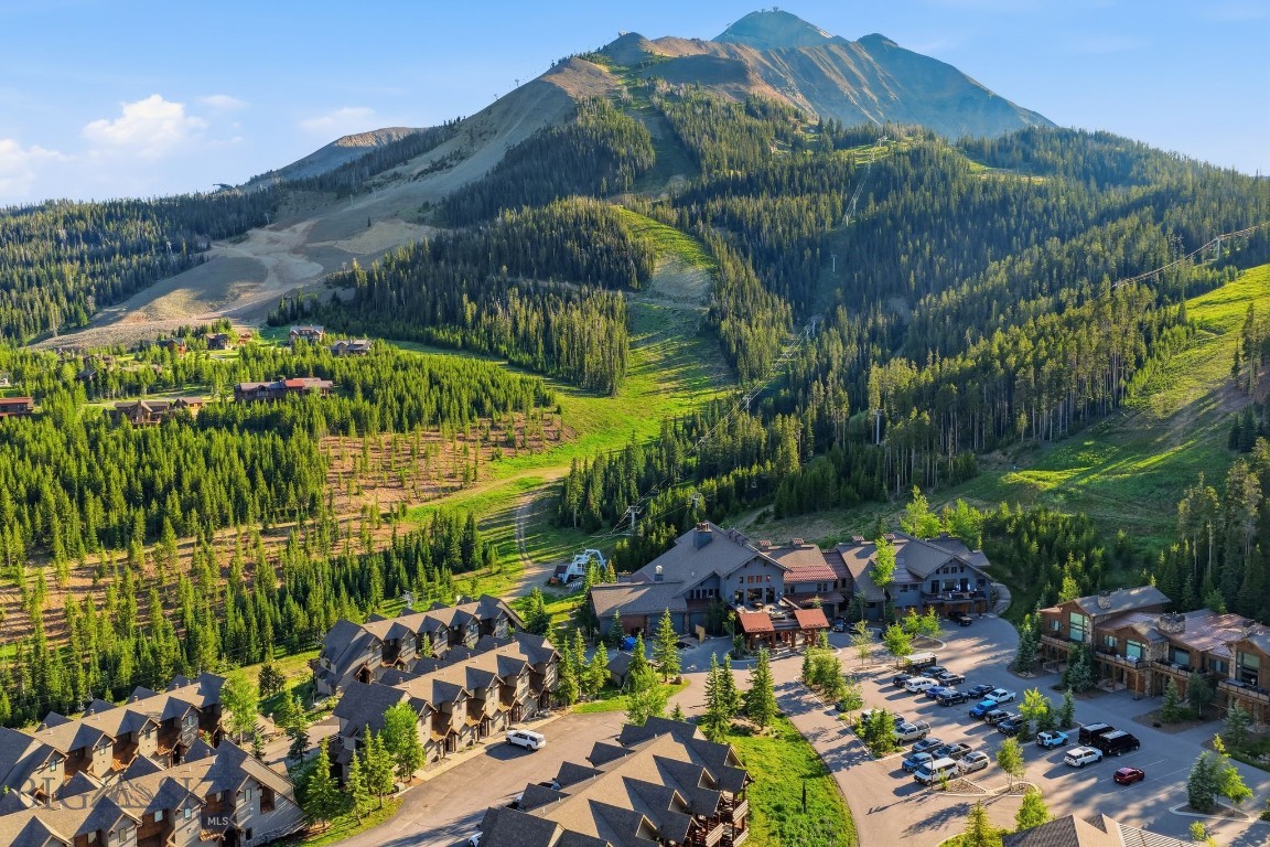 Experience the ultimate mountain lifestyle at Saddle Ridge A5, a beautifully positioned ski-in/ski-out townhome in the heart of Moonlight Basin. Located just steps from the Moonlight Lodge and the Iron Horse Lift, this residence offers effortless access to Big Sky Resort’s world-renowned terrain, making first tracks and unforgettable powder days part of your everyday routine.