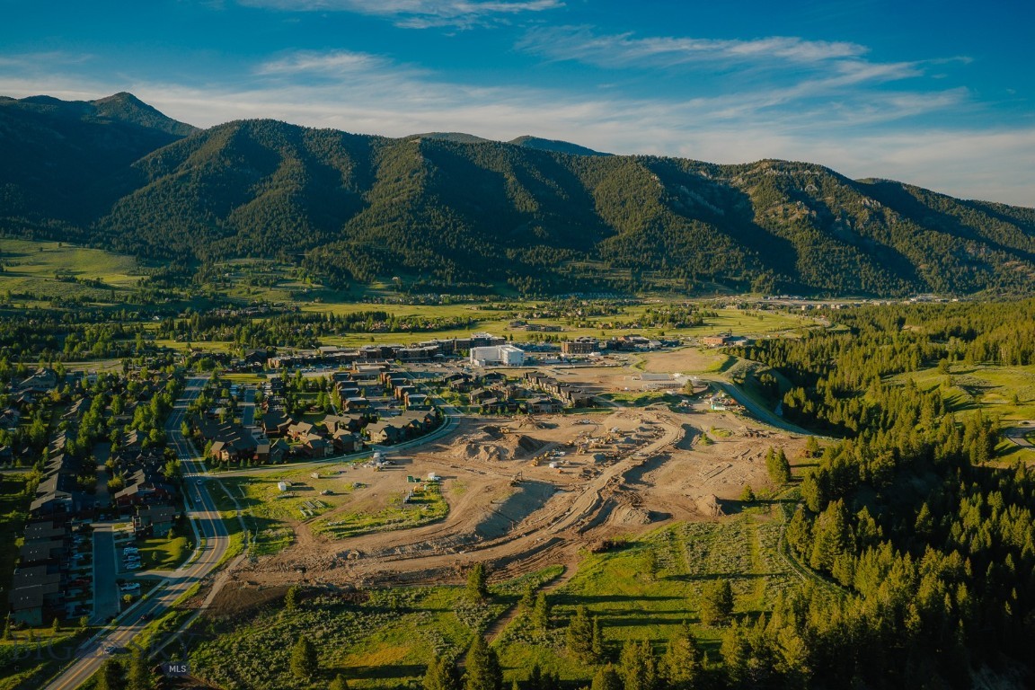 Surrounded by mountain, forest, and river views, Ousel Meadows offers convenient access to a number of local
restaurants, shops, galleries, live music venues, the Base Community Center, and seasonal events, like the Farmers
Market and Music in the Mountains. Trails encircle the property and connect to Big Sky’s extensive trail system for mountain biking, hiking, cross-country skiing, running, and walking. If you’re looking to live in the heart of Big Sky, this is the place.