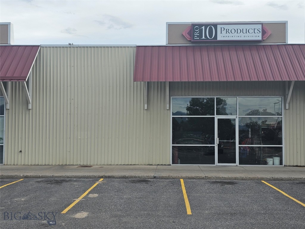Prime 1,700 SF retail space available on Main Street in Belgrade, Montana. Located within an established multi-tenant retail center with strong visibility, convenient access, and steady daily traffic. Surrounded by complementary businesses and positioned in one of Montana's fastest-growing communities. Ideal opportunity for retail, office, service, or investment users seeking a well-located space in a proven commercial corridor. 2025 vehicle counts was 7,719. Perfect for a cell phone retailer, Fed-ex store, or Great Clips, Salon. Contact the listing agent for more details.
