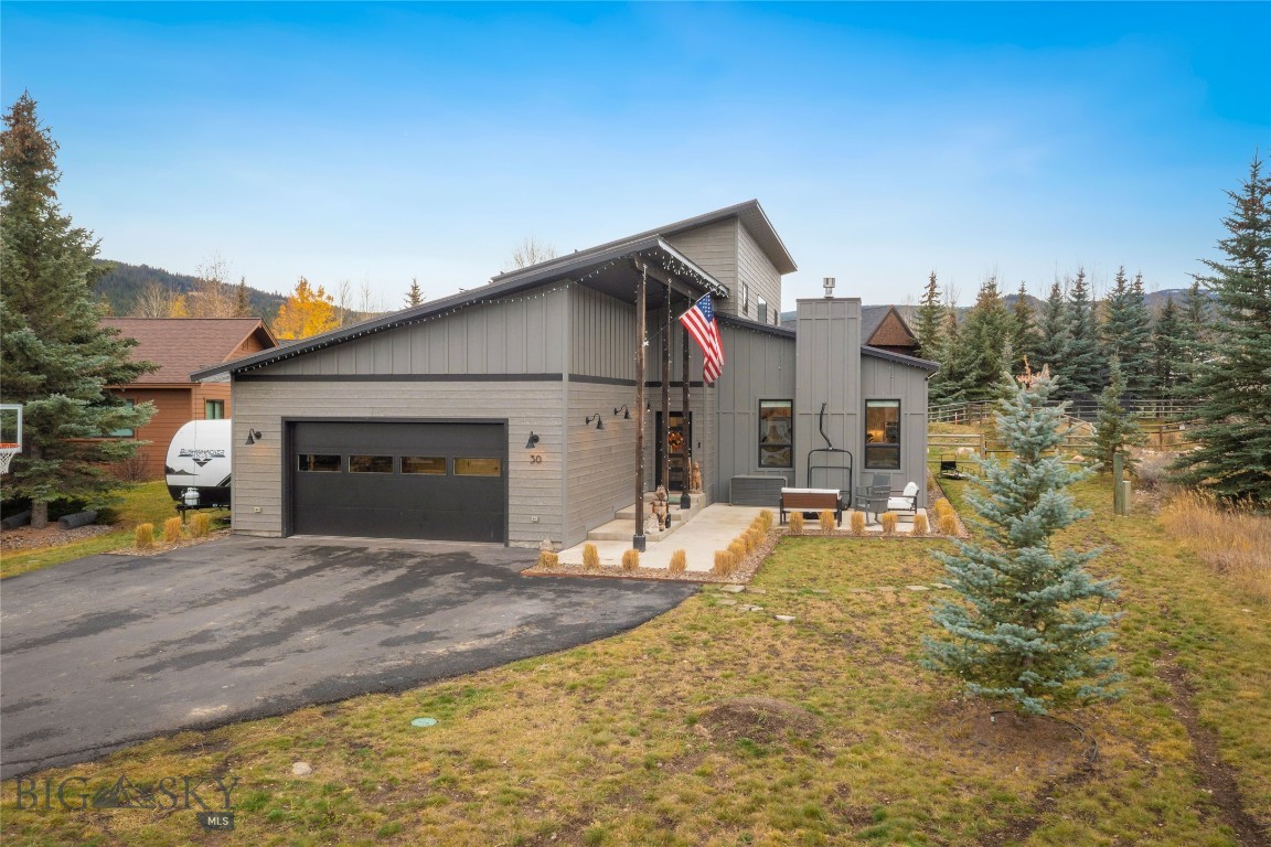 * 20,000 Seller Credit towards closing costs and/or rate buy down (5.375% 1st year potentially!)*  Located in the highly coveted South Fork neighborhood, this modern mountain retreat offers the perfect balance of convenience, comfort, and contemporary design. Built in 2019, the home is just a short bike ride to Big Sky’s Town Center — the true heart of the community — where you’ll find restaurants, shopping, the BASE community center, and the ice-skating rink. Big Sky Resort is only ten minutes away for world-class skiing and mountain adventure.
Thoughtfully designed with 3 bedrooms, 2.5 bathrooms, a dedicated office, reading nook, and a cozy kids’ TV area, the layout suits both full-time living and vacation stays. The open-concept living and kitchen area is elevated by herringbone-patterned floors, soaring ceilings, and a gas fireplace that creates a warm, inviting atmosphere.
The chef’s kitchen features a five burner gas range, additional oven, functional custom cabinetry with integrated spice racks, specialized drawers for plates and bowls, and seamless quartz countertops that extend up the backsplash. The oversized sink with an integrated cutting board adds both form and function.
Set on nearly half an acre, the property provides space to relax and enjoy the outdoors, while the large garage offers ample storage for bikes, skis, and all your Montana adventure gear. Additional upgrades include air conditioning, a rare and highly sought-after feature in newer Big Sky homes.
30 Whitefish Drive combines craftsmanship, thoughtful design, and unbeatable proximity to Big Sky’s best amenities — a true South Fork gem.