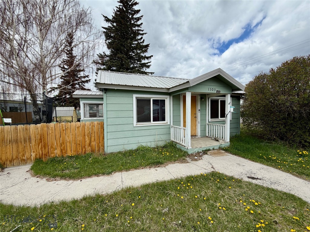 This charming 2-bedroom, 1-bath home sits on an expansive 7362 sq ft lot, offering endless potential and room to grow. Whether you’re dreaming of a large garden, additional shop space, or simply enjoying the freedom and space that comes with expansive outdoor living, this property delivers the perfect blend of comfort and opportunity. The home features a cozy and functional layout filled with natural light, while the oversized lot creates a rare chance to enjoy ample space with everyday convenience, some modern updates include a metal roof and newer siding & windows.