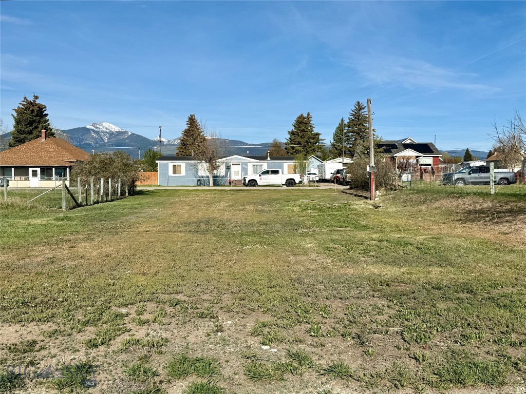 Welcome to this spacious 6,500 square foot residential lot, perfectly situated on the 1000 block of Oregon Street. This prime lot offers the ideal canvas for your future home, complete with essential city water and sewer services already on site. The corners of the property are marked for your convenience. Don't miss out on this incredible opportunity to invest in your future in a community that offers charm and convenience.