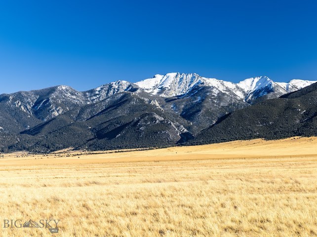 Stunning 43-Acre Parcel with Breathtaking Views – Your Dream Home Awaits! Escape to 43 acres of scenic beauty, where panoramic views stretch as far as the eye can see. This stunning property offers the perfect canvas for your dream home, surrounded by nature’s tranquility. Whether you envision a private estate, a hobby farm, or a serene getaway, this land provides the space and serenity to create something truly special. With its expansive acreage, you’ll have ample room to design the perfect living space, enjoy outdoor activities, and relish in the breathtaking beauty of the landscape. Imagine waking up to spectacular sunrises and winding down each day with views that inspire peace and relaxation. Located in a prime area that combines seclusion with accessibility, this property is a rare opportunity to build your forever home in a place that truly feels like paradise. Come see it for yourself — your dream home starts here!