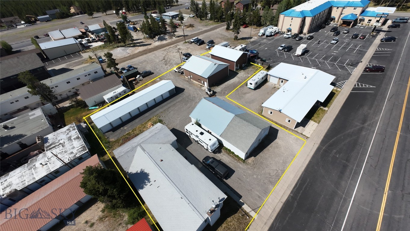 This B-3 zoned commercial property offers exceptional mixed-use versatility with a combination of residential living, multiple shops, and a strong storage-unit income stream. The site includes a 3-bedroom, 2-bath manufactured home of approximately 1,200 sq ft, providing comfortable on-site living or rental potential.
The property features two main shops:
Shop 1: approx. 1,092 sq ft
Shop 2: approx. 1,512 sq ft
In addition, the property includes 14 storage units, consisting of:
Three 6×6 units
Eight 9×20 units
A third shop, approximately 1,728 sq ft, is divided into three additional storage units, expanding the income-producing capacity even further.
With its blend of residential space, commercial shops, and multiple storage configurations, this property offers a rare opportunity for investors, business owners, or those seeking flexible live-work options.