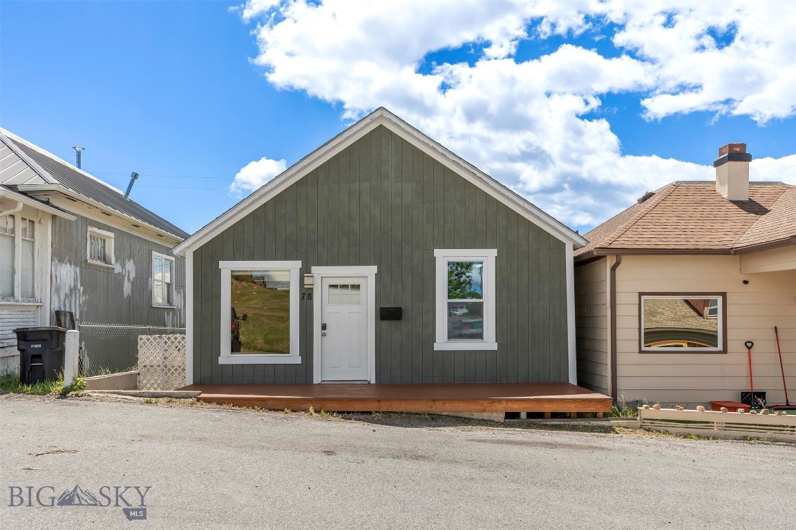 Fantastic starter home located in uptown Butte. This 2 bed 1 bath is move in ready, with easy access to Tech and uptown amenities. Contact your favorite realtor today.