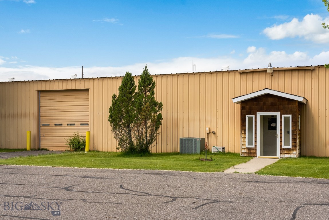 ±6,550 SF warehouse/flex space available in a partially leased building, ideal for contractors, trades, or storage users. Space features a large open warehouse area with oversized overhead door access, six (6) private offices, and a dedicated restroom. Functional layout supports equipment storage, shop use, and administrative needs. Convenient location near Downtown Bozeman with easy access to major routes. Three-phase power available.