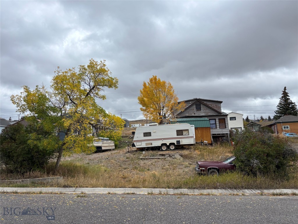 The views from these lots are incredible!  They may be purchased as one or separate.