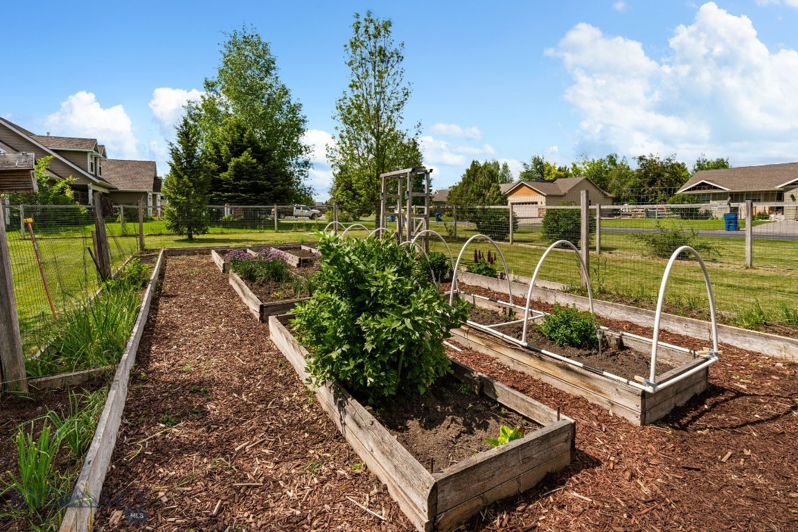 Four Dot Meadows - Residential