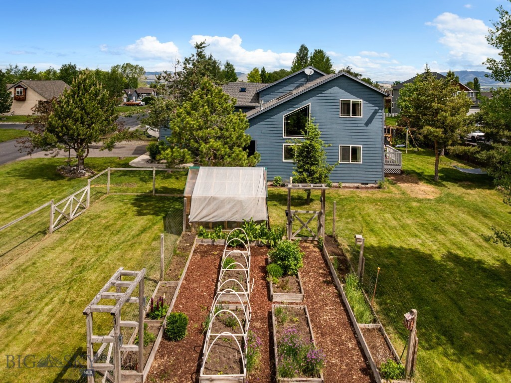 Four Dot Meadows - Residential