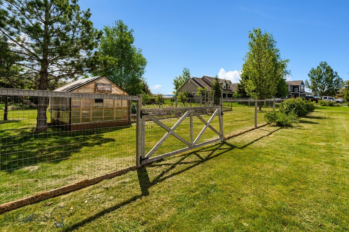 Four Dot Meadows - Residential