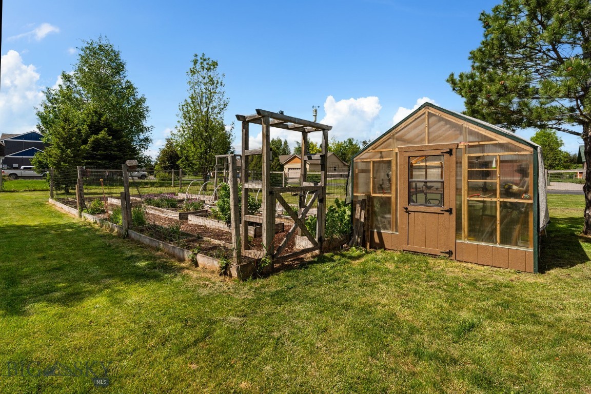 Four Dot Meadows - Residential