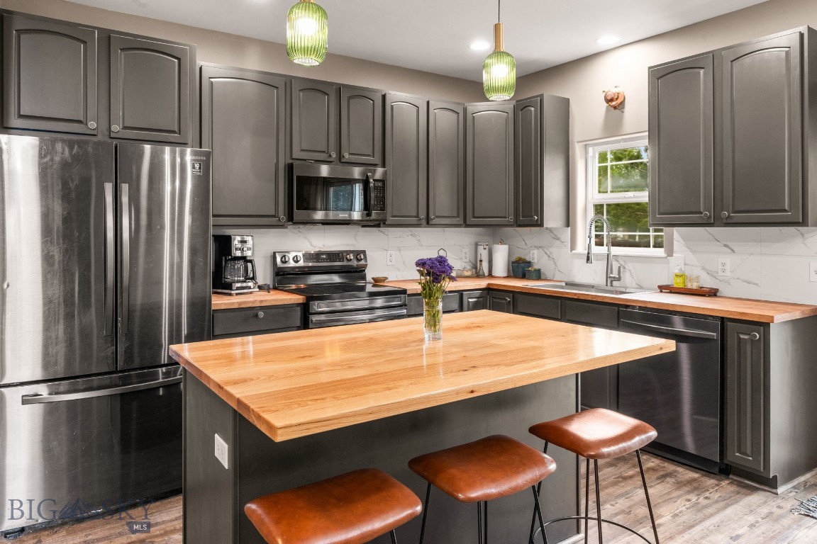 Four Dot Meadows - Residential