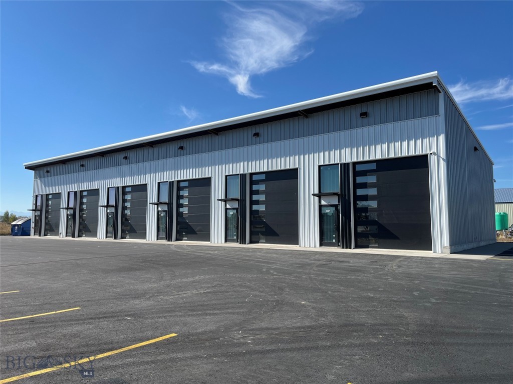 One of the last remaining flex units available in this development! Dynamic tenant mix, salons, retail, office, shop space, etc. Affordable units with flexible build out and TI options. Potential to combine with another unit for 1,980 SF. Located off Amsterdam Rd with plenty of traffic and visibility.