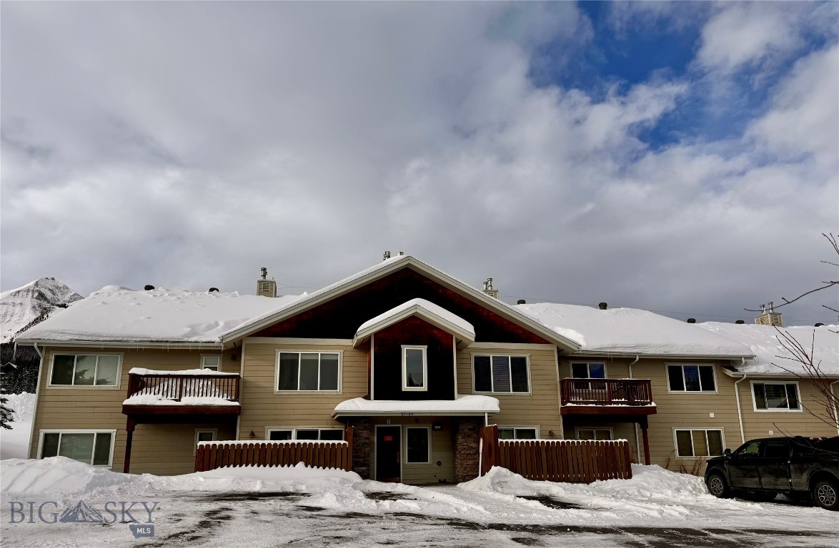 Ideally located this 2 bedroom, 2 bath Cedar Creek Condo provides easy access to Big Sky Resort's world class skiing, hiking, biking and stunning mountain views. Whether you are seeking a seasonal escape or a year-round residence, this condo is in one of Montana's desirable locations.
Easy access to the Mountain Village of Big Sky where there is shopping, restaurants, and entertainment available for your enjoyment. An extra bonus is that it is on the shuttle bus route.