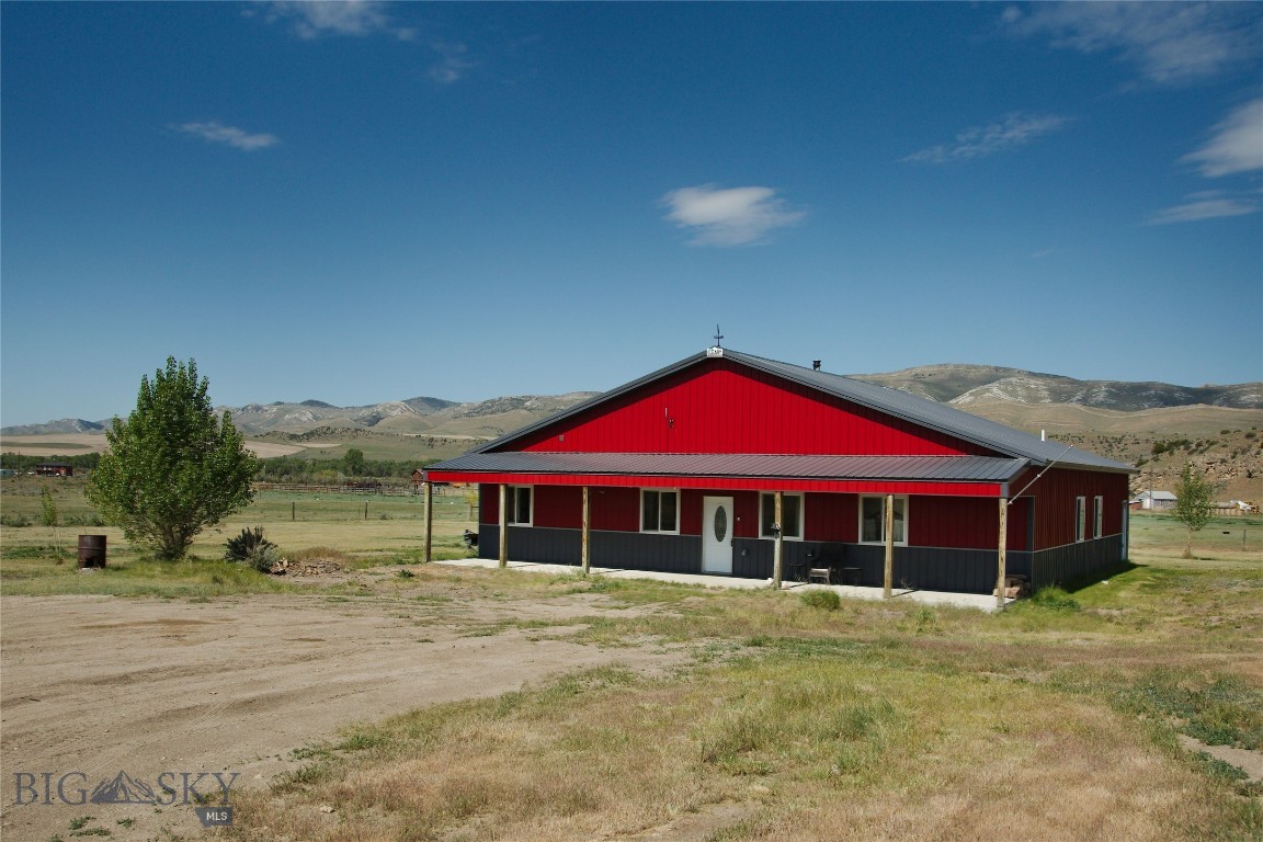 FIND YOUR PEACE & QUIET on this nearly 9 Acre property in the Clarkston Valley just a few minutes down the road from the Missouri River. Fabulous floorplan boasts open kitchen/dining area with large breakfast bar, 4 spacious bedrooms with ample closet space and Huge Family/Entertainment room. Double wall ovens make cooking a treat,   Rock firplace, copper kitchen sink, pantry, double sinks in both bathrooms. Fenced pasture, storage shed and gorgeous views with plenty of room to build the shop of your dreams.  If your hobbies include horses, fishing, kayaking, hiking, gardening, or simpling soaking up the sun sitting on a rocker on the front porch, this one just might be home for you!