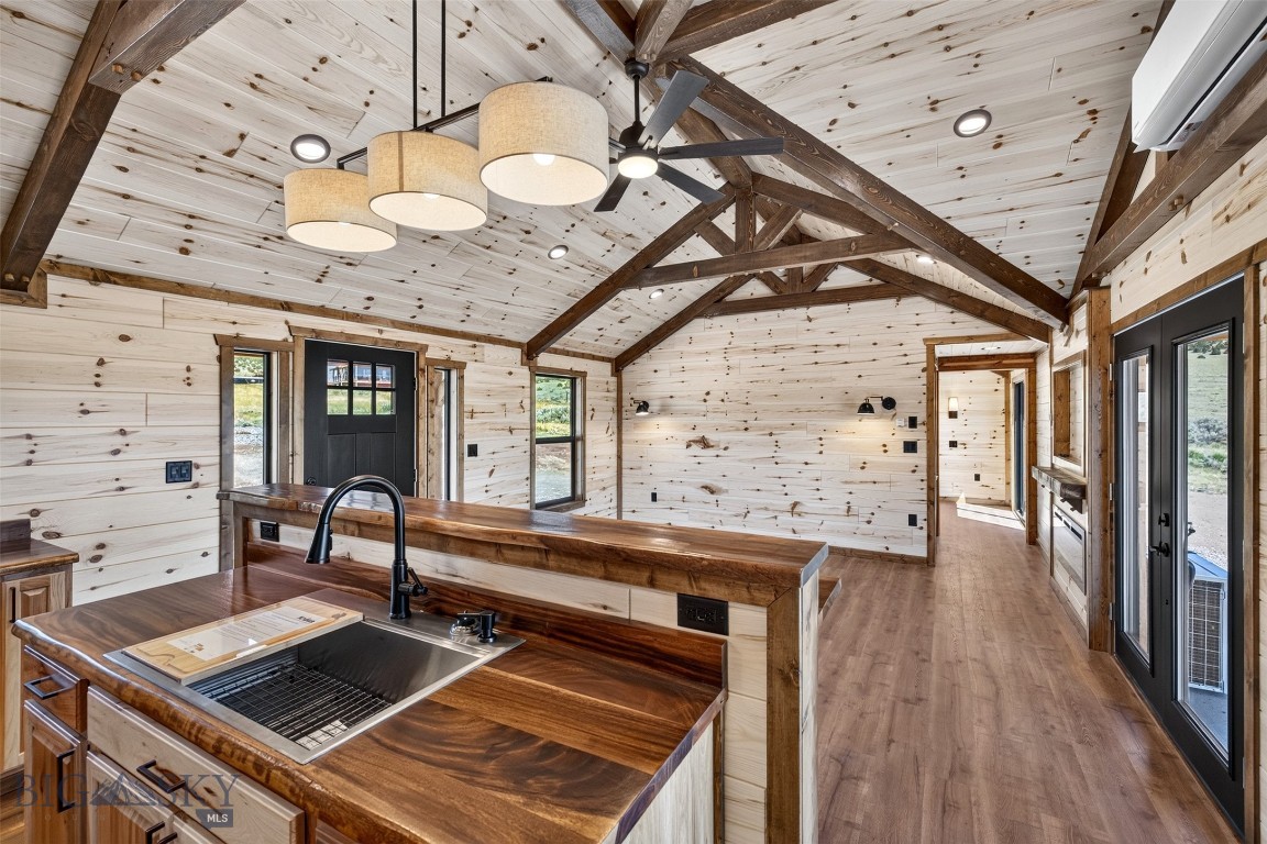 Shining Mountain Unit I - Residential