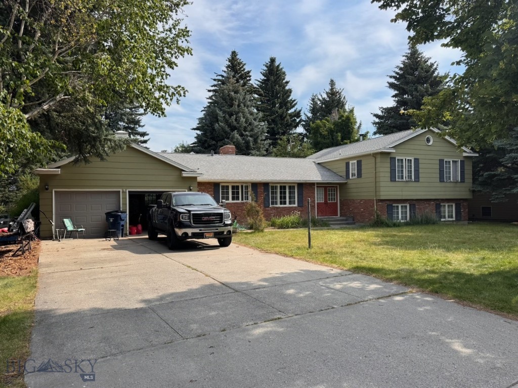 Here's an amazing opportunity in the desirable Westridge Sub on Bozeman's South Side.  Surrounded by mature trees & landscaping, this late 1970's home embodies the spacious charm of a large sprawling floor plan.  5 spacious bedrooms, formal Living Room, detached family room, and otherwise a bright and airy floor plan to accommodate in a variety of ways.  The attached 2-car garage, and covered back patio provide great storage and outdoor living.  Close to MSU, the hospital, Museum of The Rockies, and just a very short jaunt from Bozeman's vibrant downtown district.  Please call for a private showing.  The home is Tenant-Occupied, and notice must be provided for showings.
