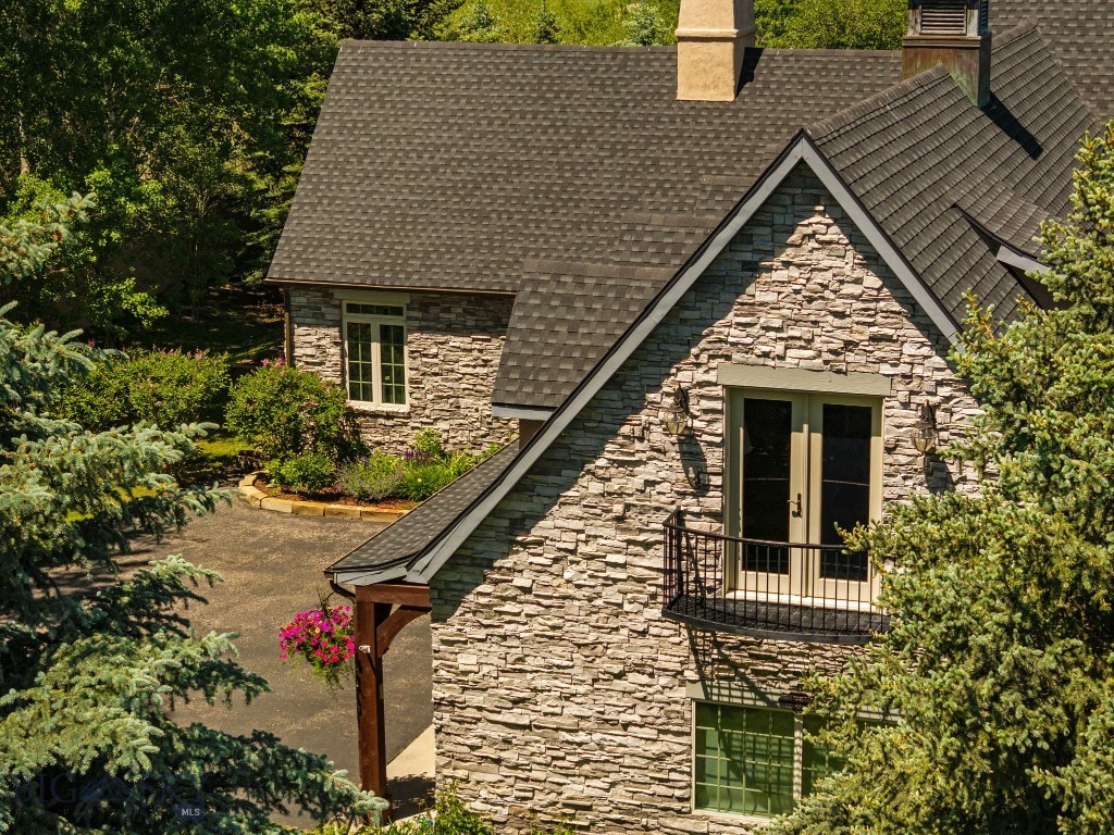 River Glen Condo - Residential