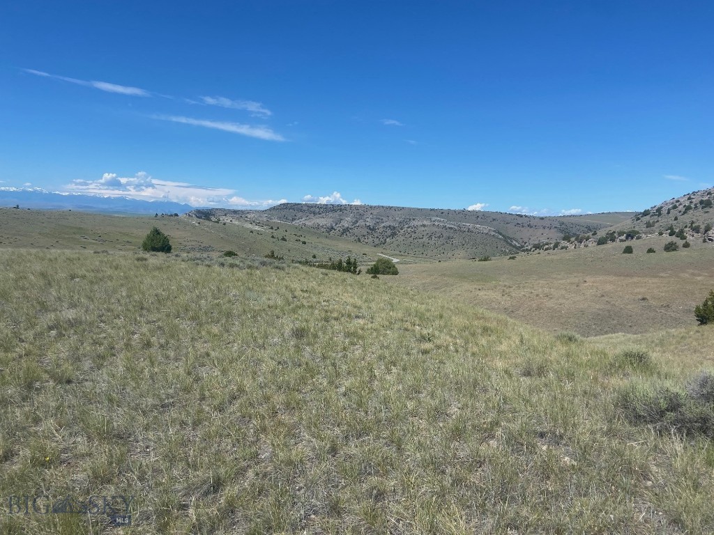 Discover the opportunity to build your Montana dream home on this stunning 22.37 acre parcel in the renowned Gallatin River Ranch subdivision. With multiple build sites and spectacular mountain views in nearly every direction, this parcel is a steal at under $300K. Located just 10 minutes from the town of Manhattan, 15 minutes to the airport, and 30 minutes to the booming college town of Bozeman, these lots are close to travel, shopping, dining, and nightlife, while at the same time giving you plenty of privacy and seclusion. Gallatin River Ranch has two private fishing areas and over 1,600 acres of common space to hike or ride your horses. This lot can also be purchased with adjacent lot 39; the two lots are priced at $499,900.