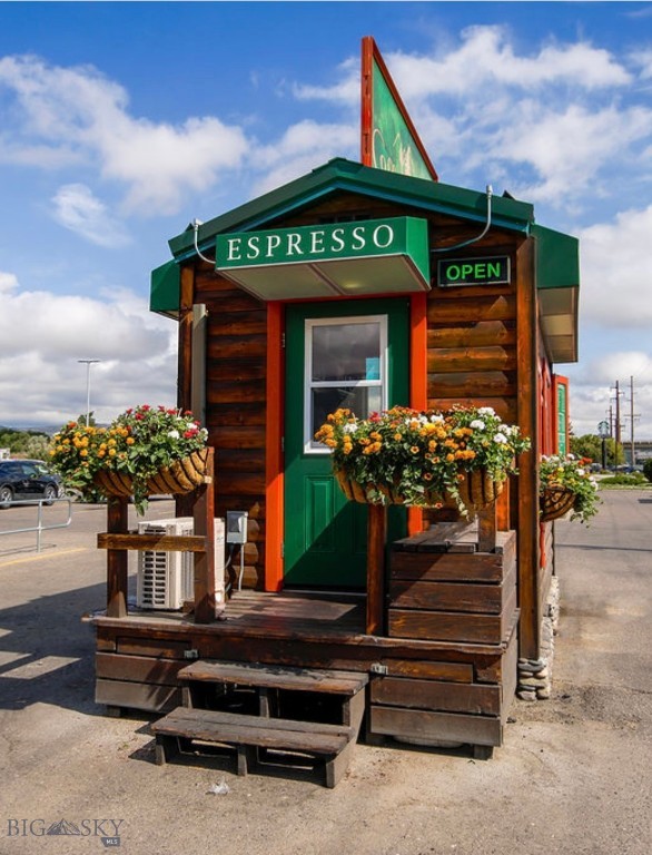 Successful turnkey business! Charming log cabin MOBILE drive thru coffee kiosk, with excellent financials and 22 years of business. Currently 3-year transferable lease, and option to renew yearly after. Raving online google reviews! Currently self-contained but could be connected to city services. Kiosk is insulated and has a FujItsu/halcyon DC converter mini split A/C and heat unit, for extra comfort! Seller will consider staying on the educate and train buyer, to secure a smooth transition. Buyer to verify all information!!