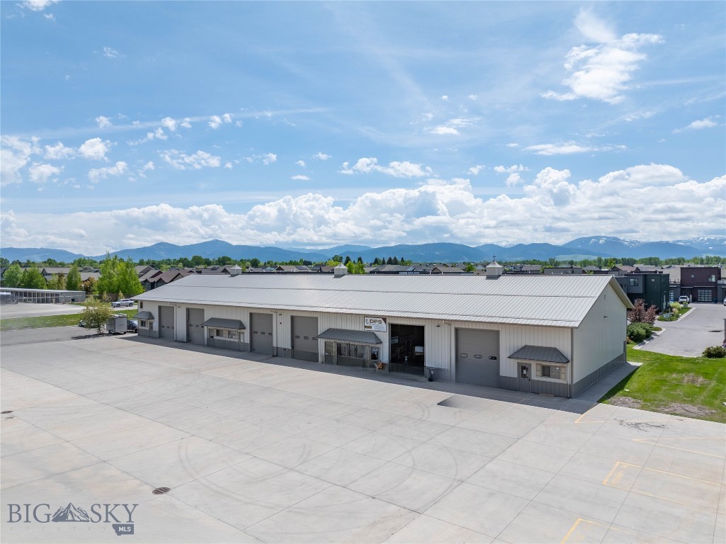 Spacious 1,785 ± SF industrial/warehouse unit in Bozeman’s desirable Woodlands Park area. Unit D offers a versatile layout ideal for light industrial, storage, creative shop, or small business use. Features include a large overhead drive-in door, generous ceiling height, one full bathroom, functional office space, and mezzanine storage for additional organization. Conveniently located with easy access to downtown Bozeman and Four Corners,
this property benefits from strong local traffic and proximity to complementary businesses. Perfect for owner-users or investors seeking a flexible commercial space in a growing, well-connected area.