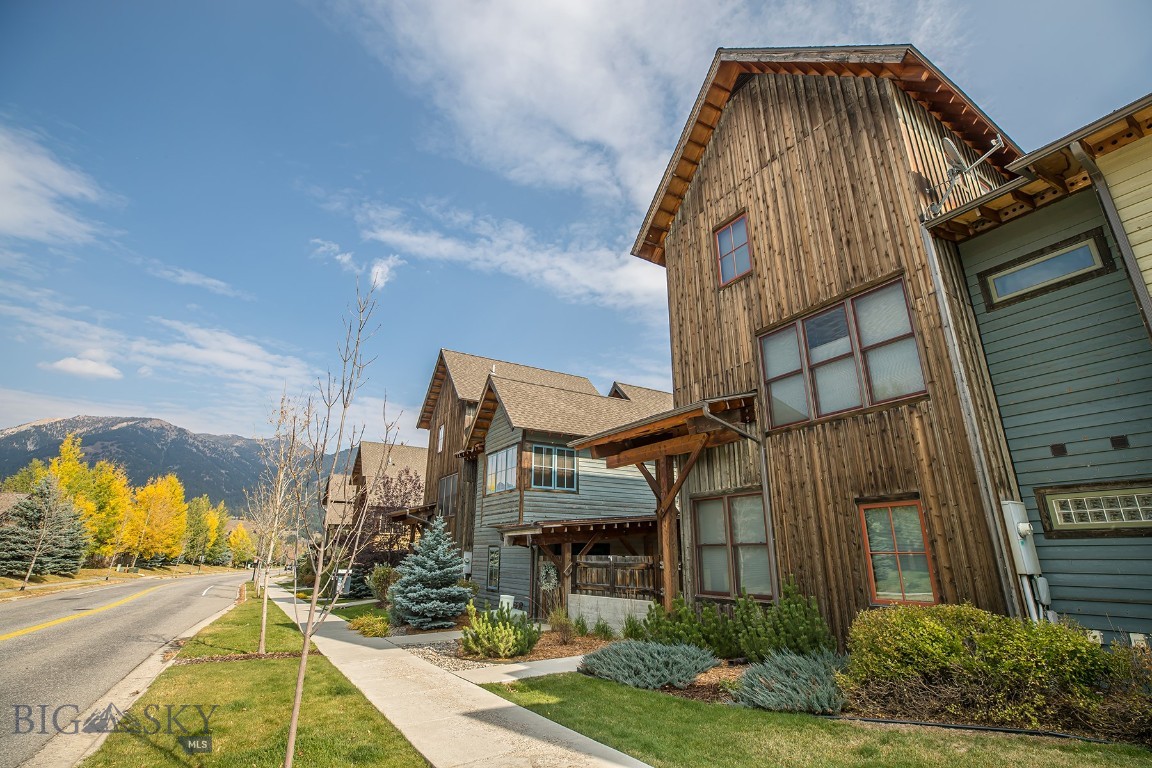 Essentia Condo - Residential