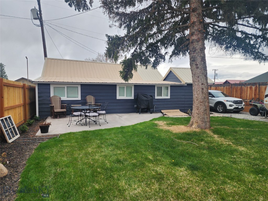 THIS ADORABLE 720 SQ. FT. HOME WAS BUILT IN 1932 AND HAS BEEN COMPLETELY REBUILT AND REDONE! BRAND NEW ROOFING, SIDING, FLOORING, REMODEL, LANDSCAPING....EVERYTHING! SUCH A COMFORTABLE AND WELL LOVED HOME! ONE BEDROOM AND ONE BATH WITH AN EXTRA ROOM THAT CAN BE USED AS A BEDROOM, OFFICE OR DEN MAKES THIS HOME THE PERFECT SIZE. WITHIN EASY WALKING DISTANCE OF DOWNTOWN SHERIDAN AND THE GROWING BUSINESSES THAT ARE OFFERED.  PLUS THE BLUE RIBBON FISHING!