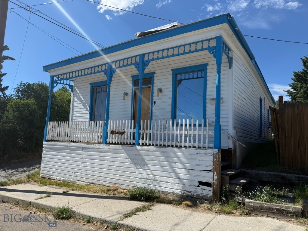 A modest yet charming cottage style house in Uptown Butte. The main floor features a living room, a generously sized kitchen, dining area, one bedroom and one full bathroom. The second floor is loft that is approximately half the size of the main floor, offering one additional bedroom and an open flex space. Abundant natural sunlight fills the living areas thanks to its desirable south-facing orientation. A covered front porch adds to relaxing outdoor space.
