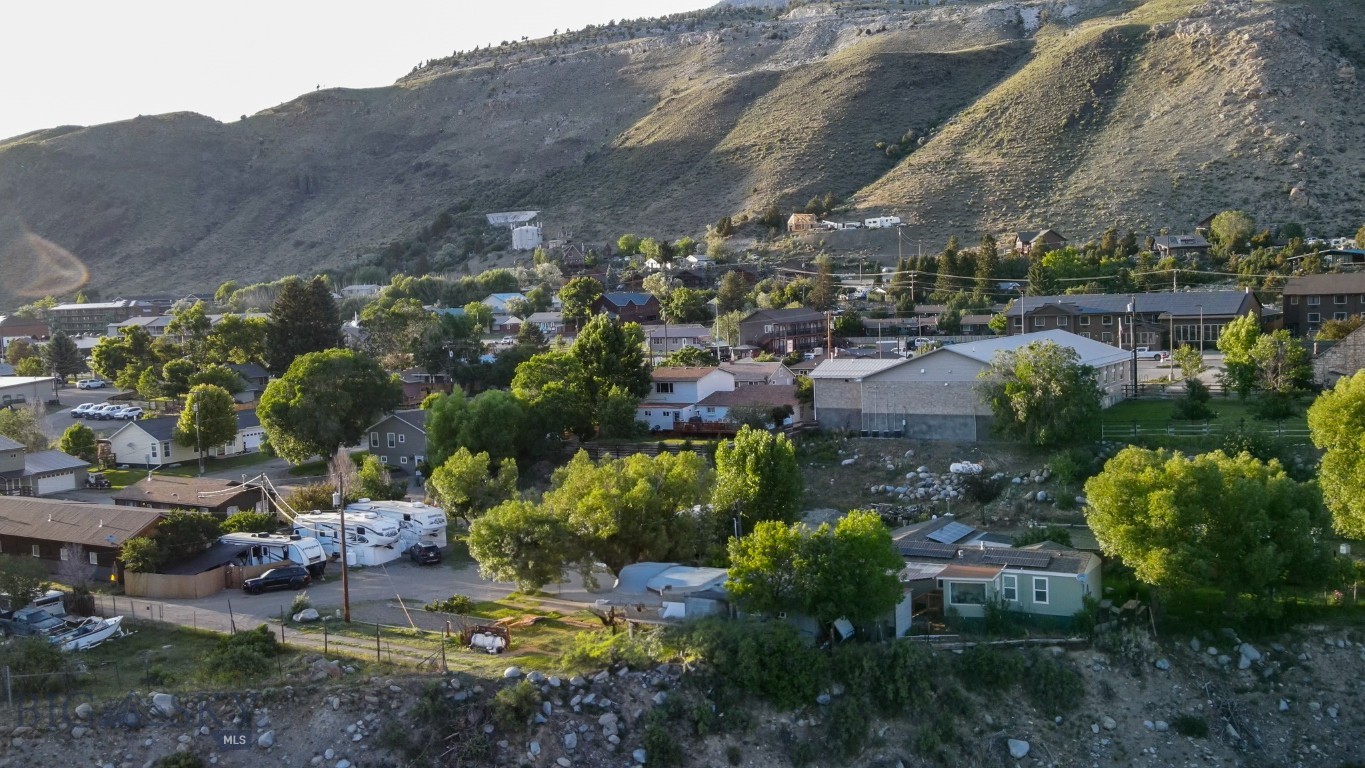 Bigelow - Commercial Sale