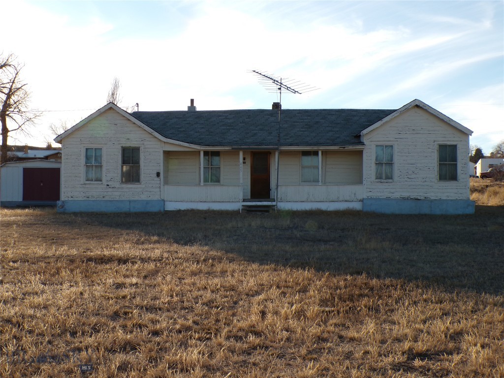 One-bedroom, one-bath home offering approximately 1,288 square feet, situated on a spacious 0.737-acre lot. This property is a true fixer-upper and presents an excellent opportunity for investors, contractors, or buyers looking to renovate and add value. The generous lot provides ample space for expansion, outdoor living, or future development. Home is being sold as-is and will require significant repairs.