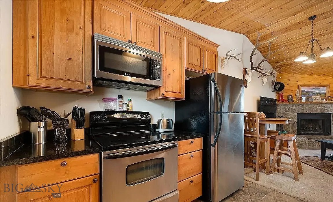 Big Sky Hidden Village Condo - Residential