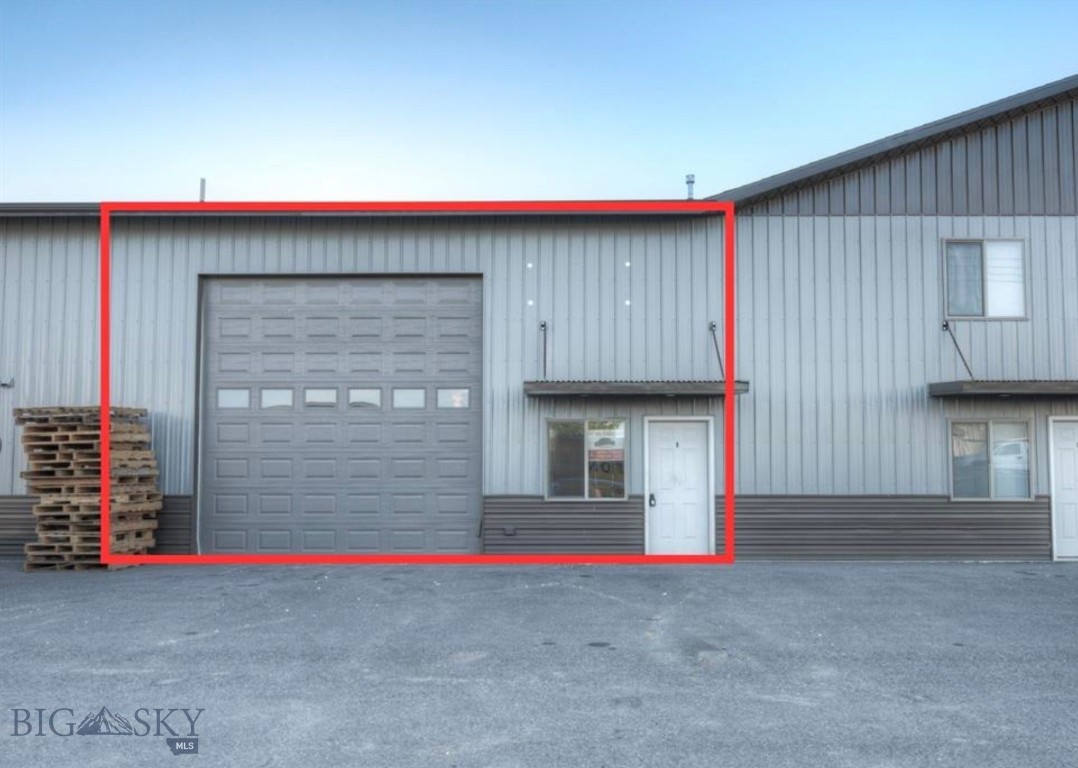 Industrial/flex condo unit available for lease in Four Corners, Montana. Located at 249 Shepherd Trail, Suite B, this ±2,135 SF space offers a functional layout well suited for a variety of industrial, warehouse, or flex uses. The unit features ±18-foot ceilings, a 14-foot grade-level overhead door, ample parking, and a fully finished restroom. Recently constructed and well maintained, the property presents in excellent condition. Positioned just off the main Four Corners intersection, the location provides convenient access to area amenities including restaurants, fuel stations, a brewery, and a range of industrial service businesses. With access from both Homestake Drive and New Venture Drive, Shepherd Trail supports efficient truck circulation and loading. Surrounding users include contractor services, food distribution, appliance repair, and sporting goods businesses.