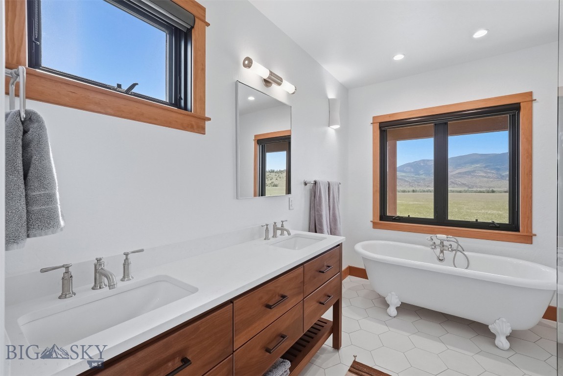 Jumping Rainbow Ranch - Residential