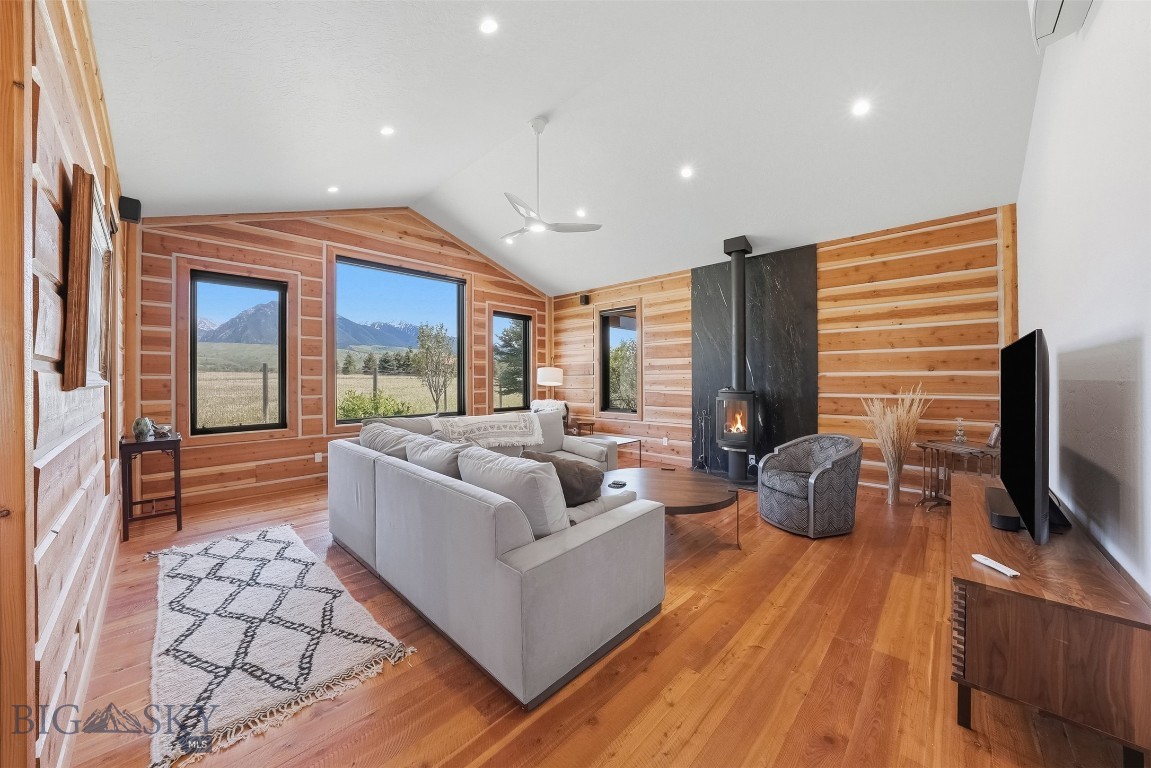Jumping Rainbow Ranch - Residential