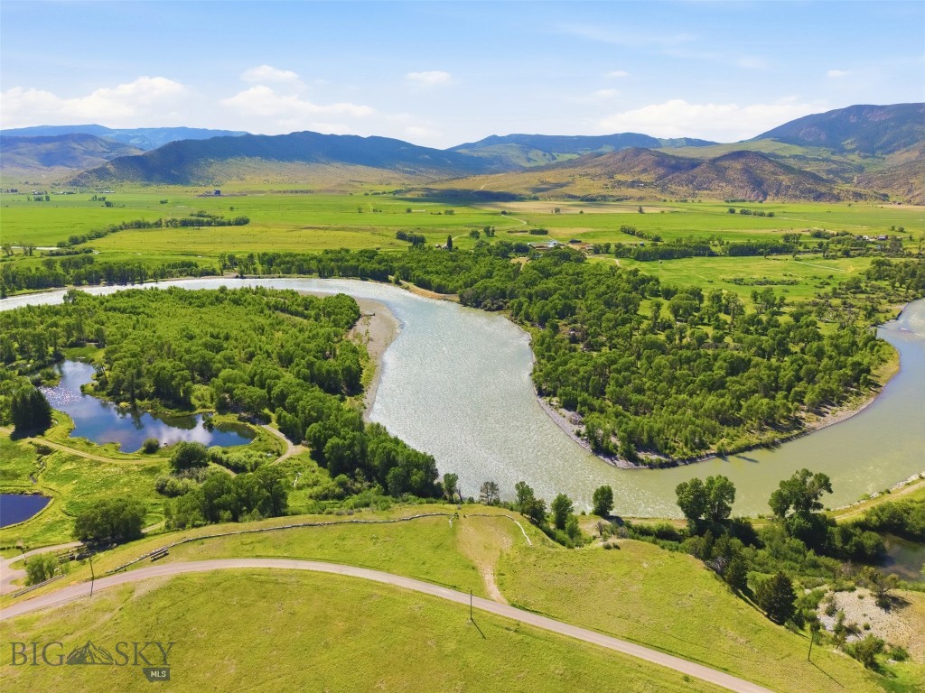 Jumping Rainbow Ranch - Residential
